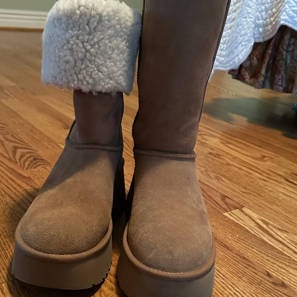 UGG Classic Shearling Boots - Chestnut - Picture 4 of 5